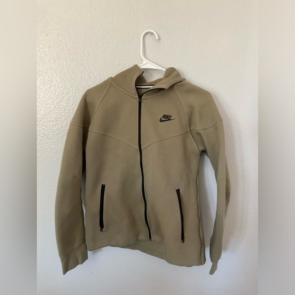 Nike Sportswear Tech Fleece Windrunner Women's Full-Zip Hoodie - Picture 3 of 5